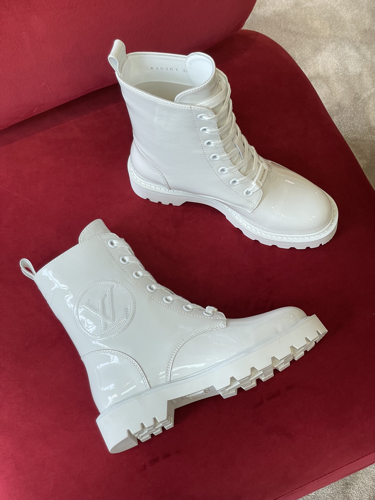 l0*is V*t0n boots