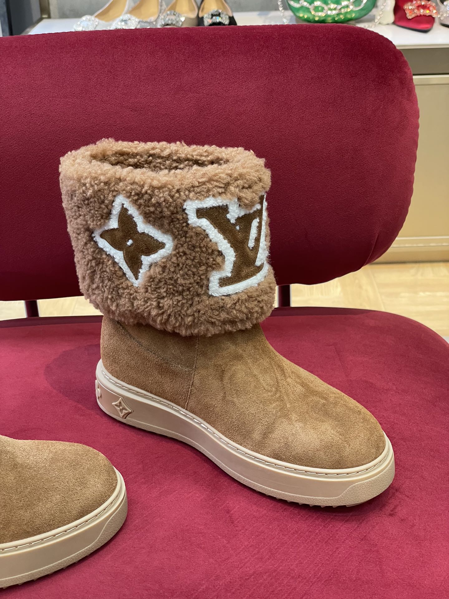 l0*is V*t0n boots