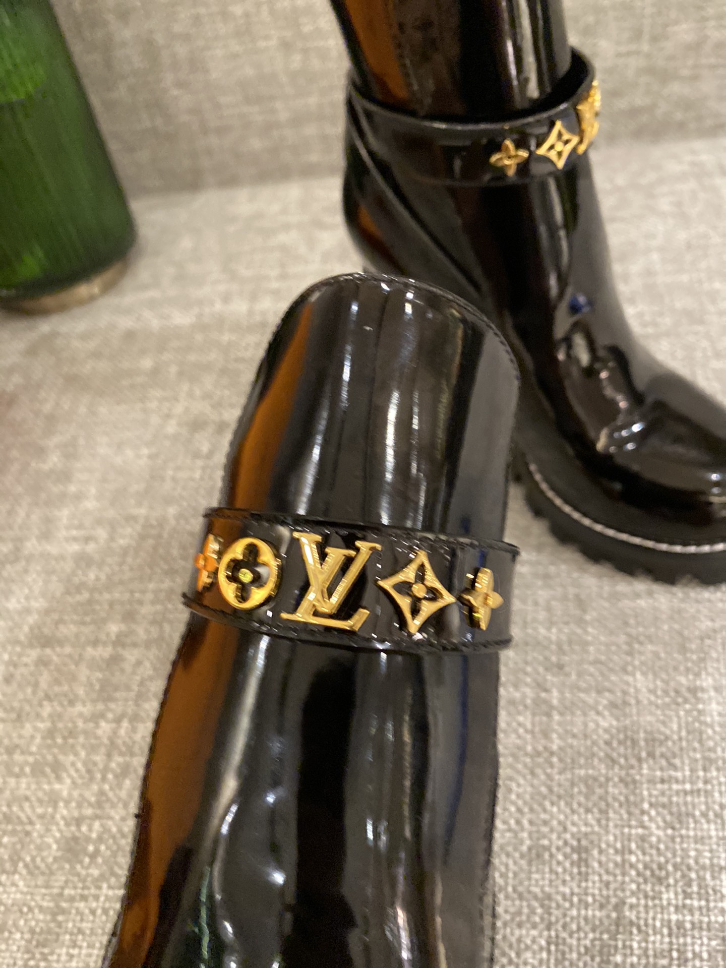 l0*is V*t0n boots