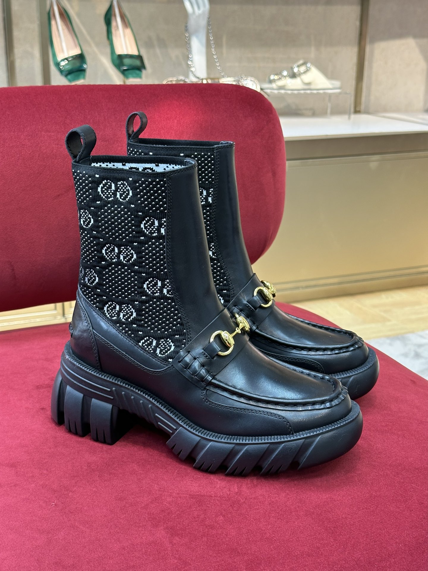 G*u*i boots