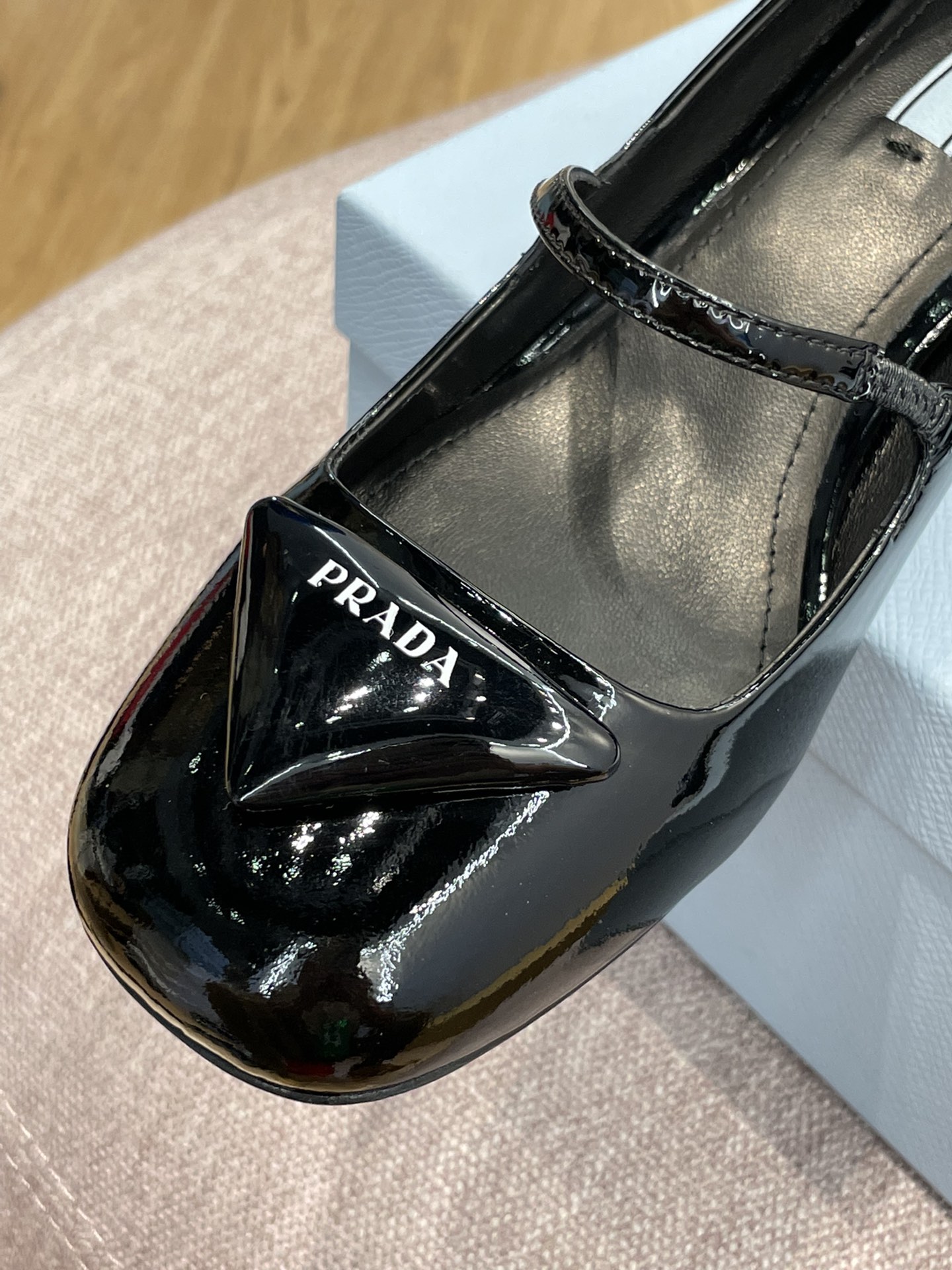 Pra*a heels 2022ss