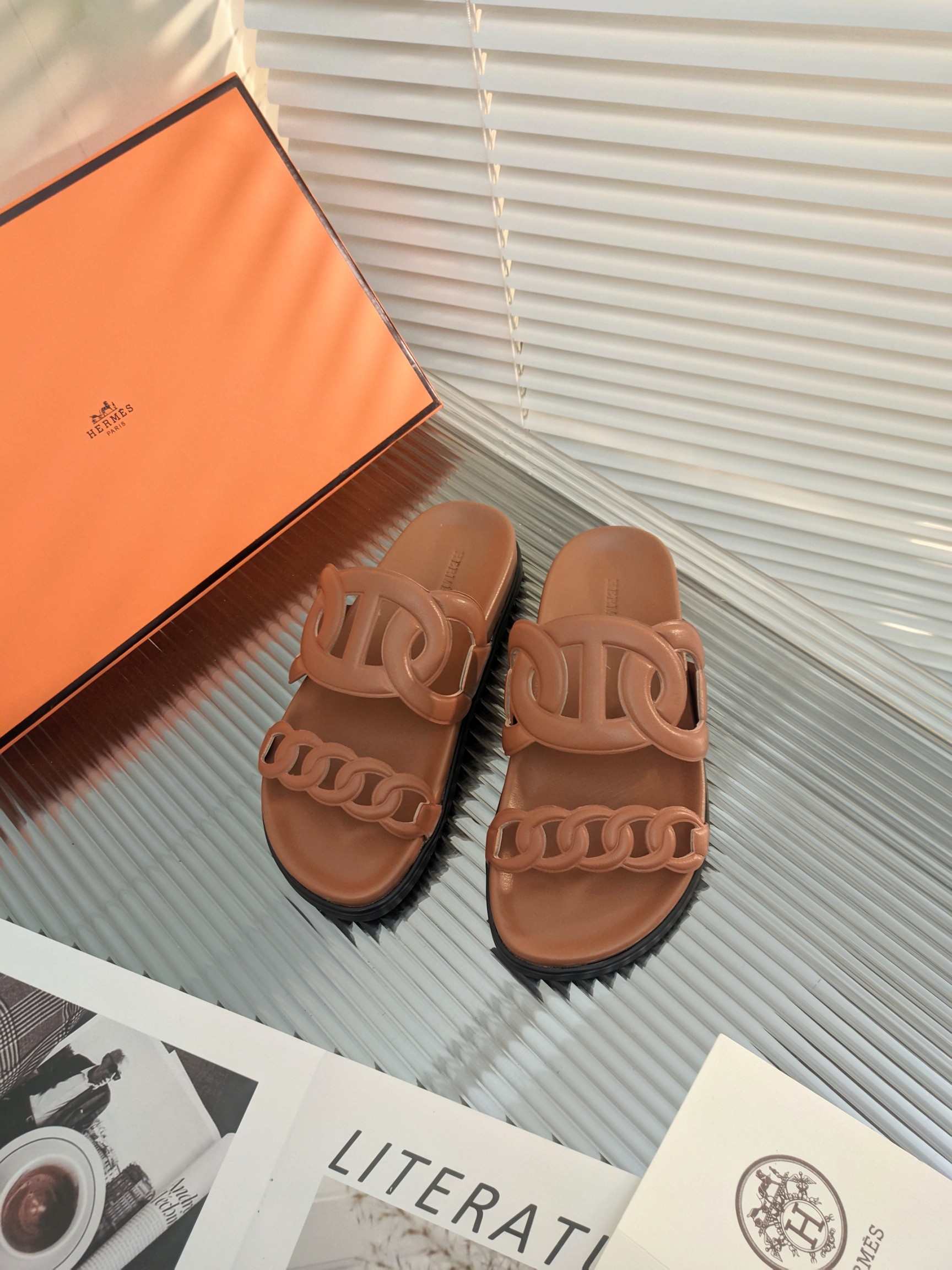 H**mes sandals