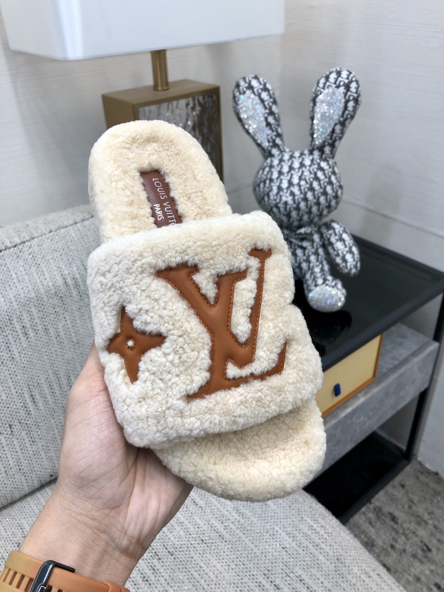 l0*is V*t0n slides
