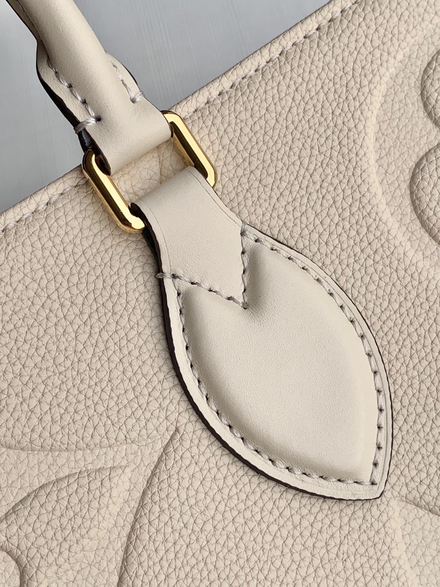 l0*is V*t0n onthego handbag-41*34*19cm