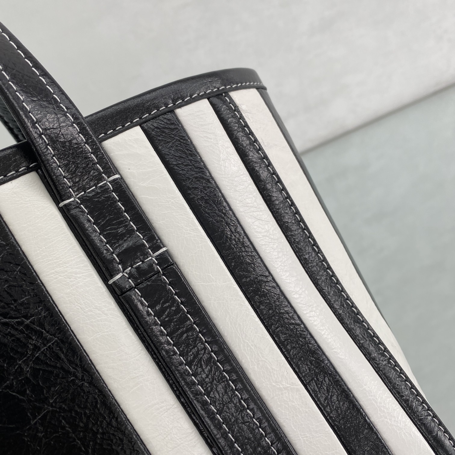 Ba*len*cia*ga͙ 21ss tote-28x10x19cm