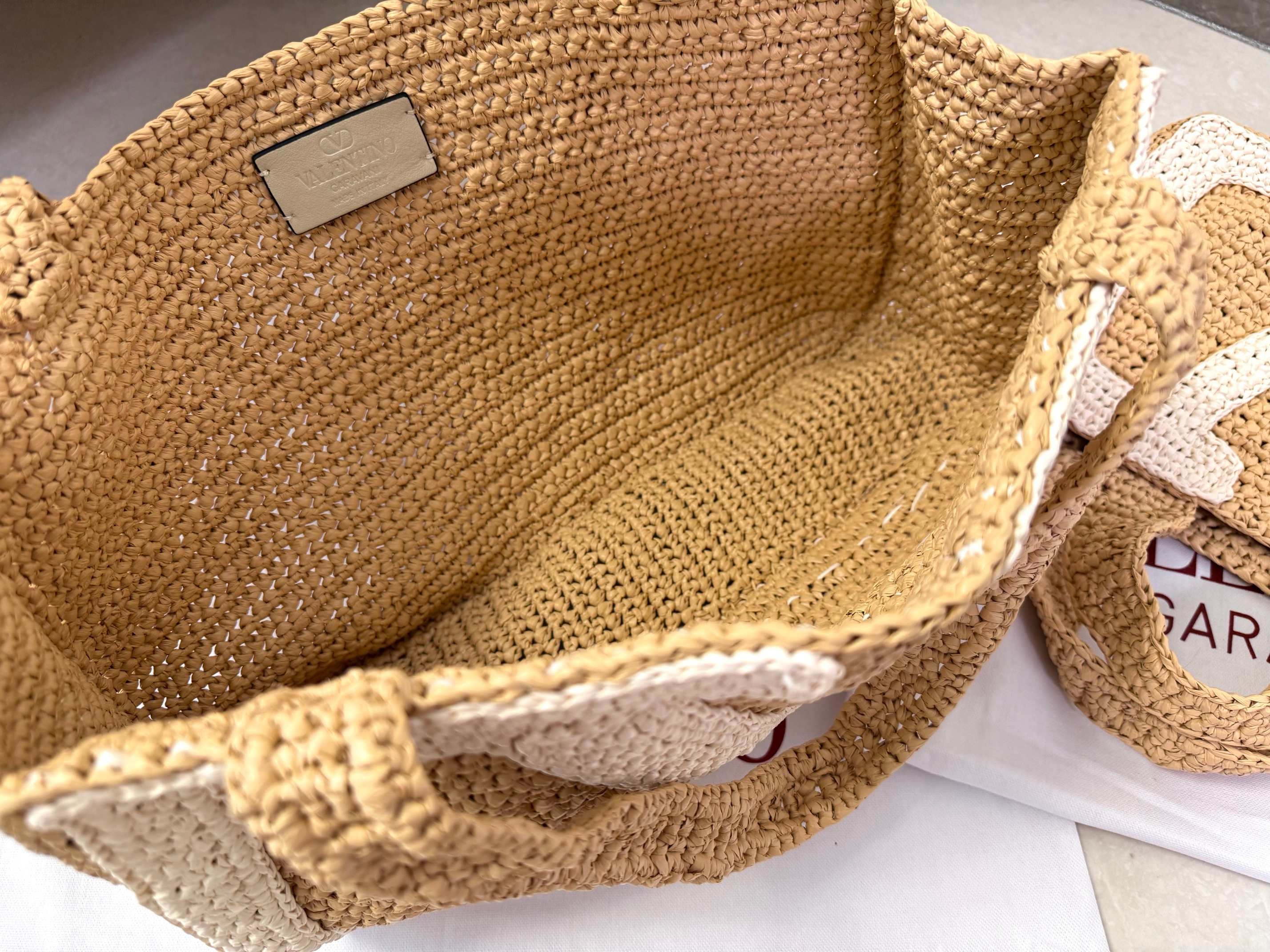 Va1e*ntin0 garavani viva tote bag