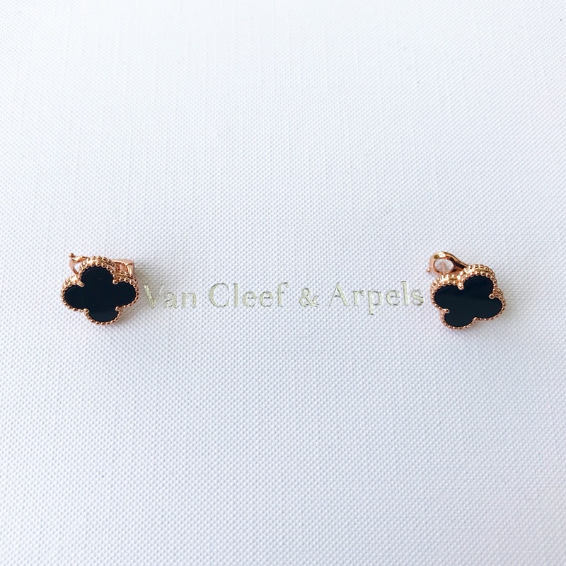 V*N CL*F &arpels earring