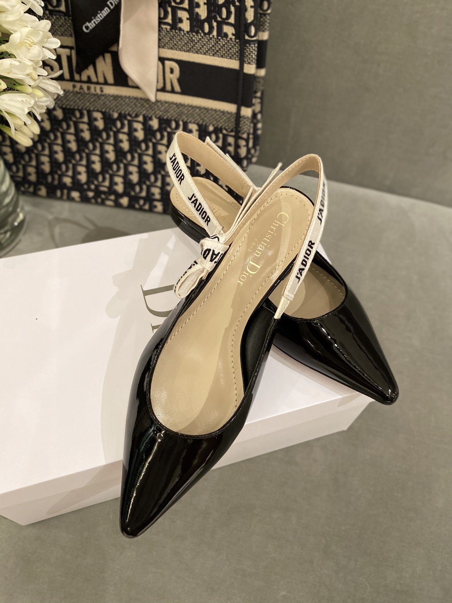 D*or flap shoes