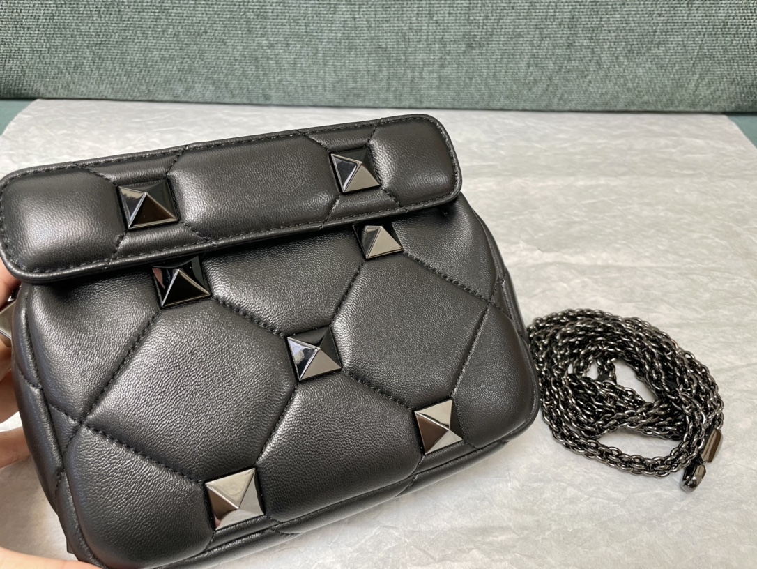 Valentin0 Garavani Roman Stud-Mini Size-19x13x6CM