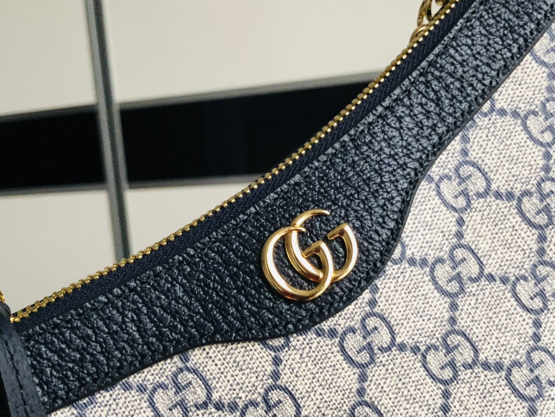 G*u*i chain bag-25*15*6cm