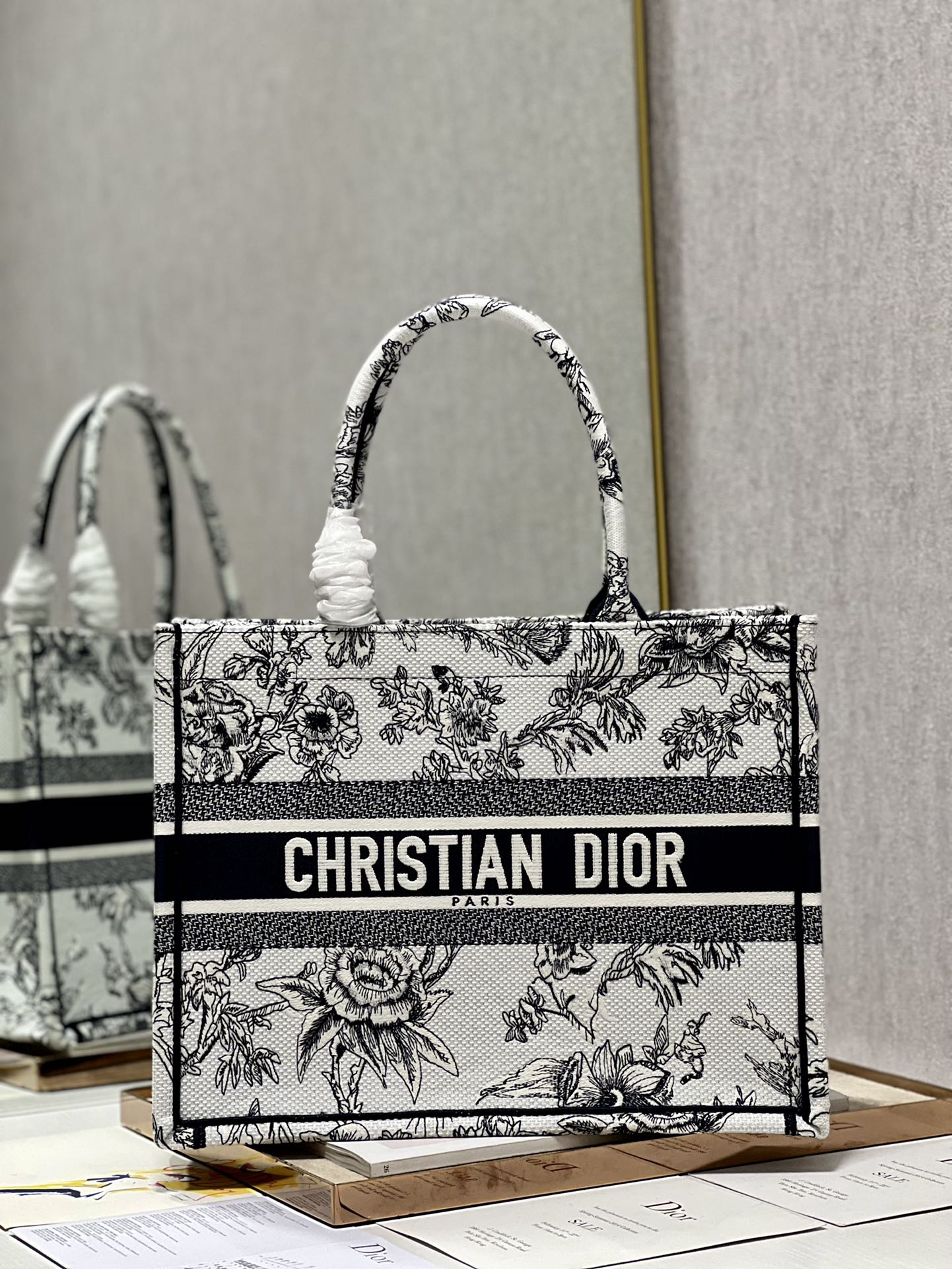 D*or small book tote-36*18*28cm