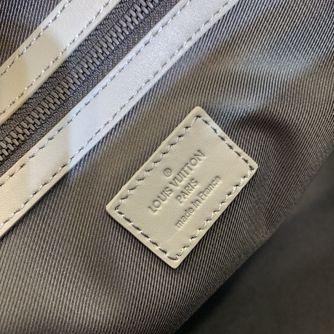 l0*is V*t0n keepall bandouliÈre- 50 x 29 x 23cm