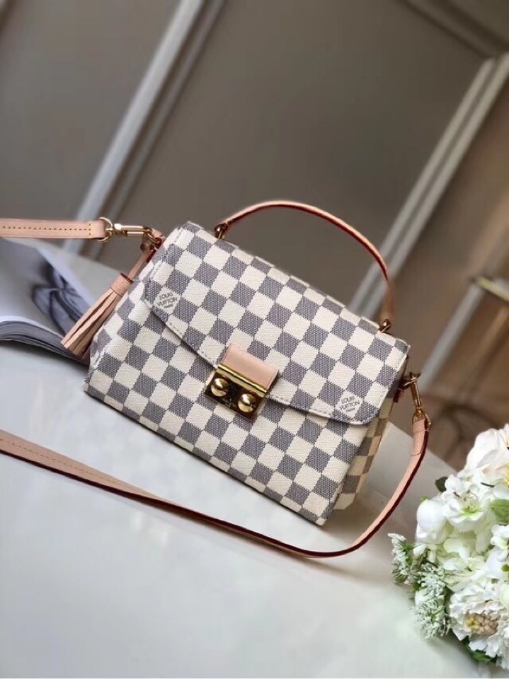 l0*is V*t0n croisette-n53000- 24.5x24.2x9cm