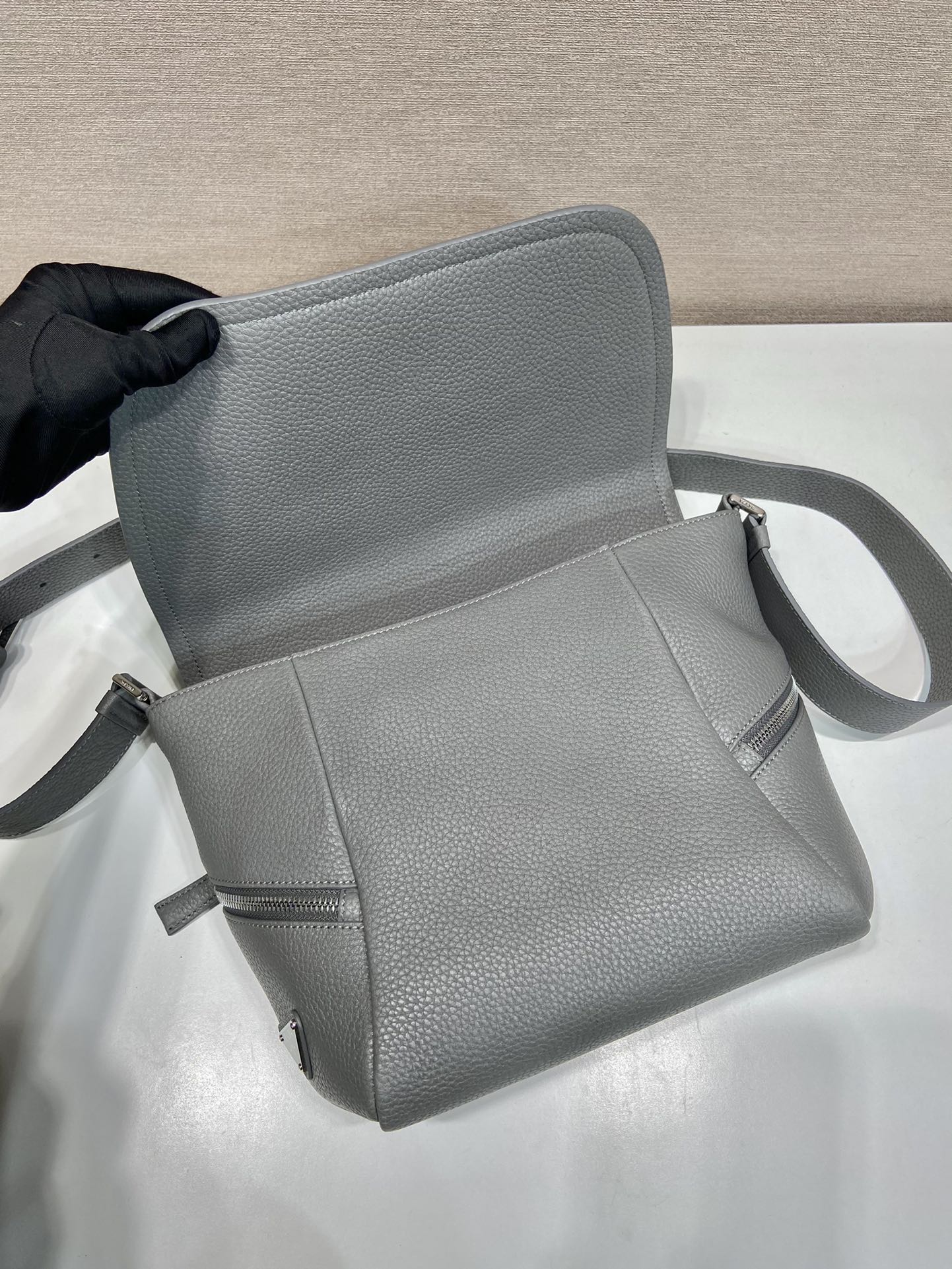 Pra*a 2vd056 messenger bag-22*2212cm