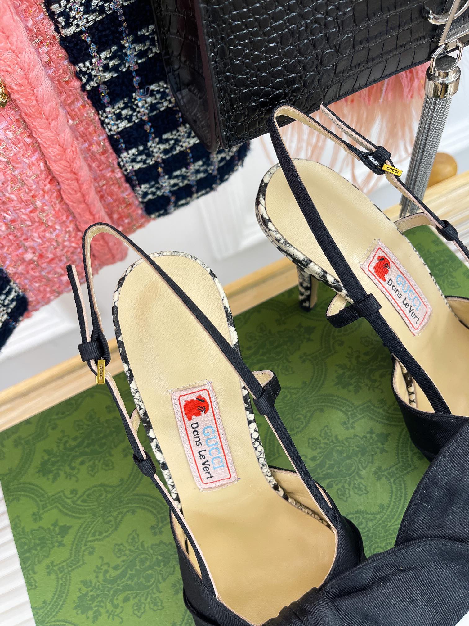 G*u*i slides-8.5cm