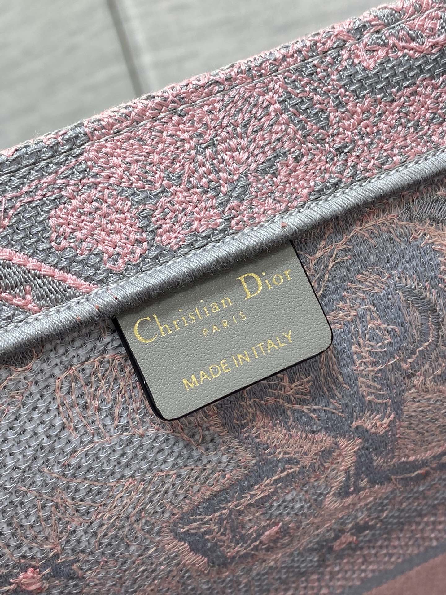 D*or book tote