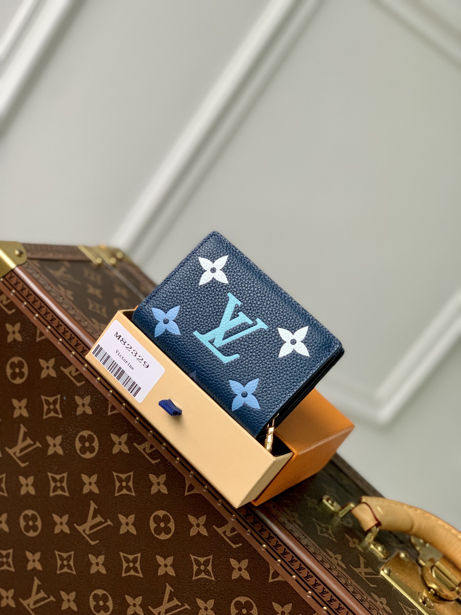 l0*is V*t0n cléa wallet-11*8.5*3.5cm