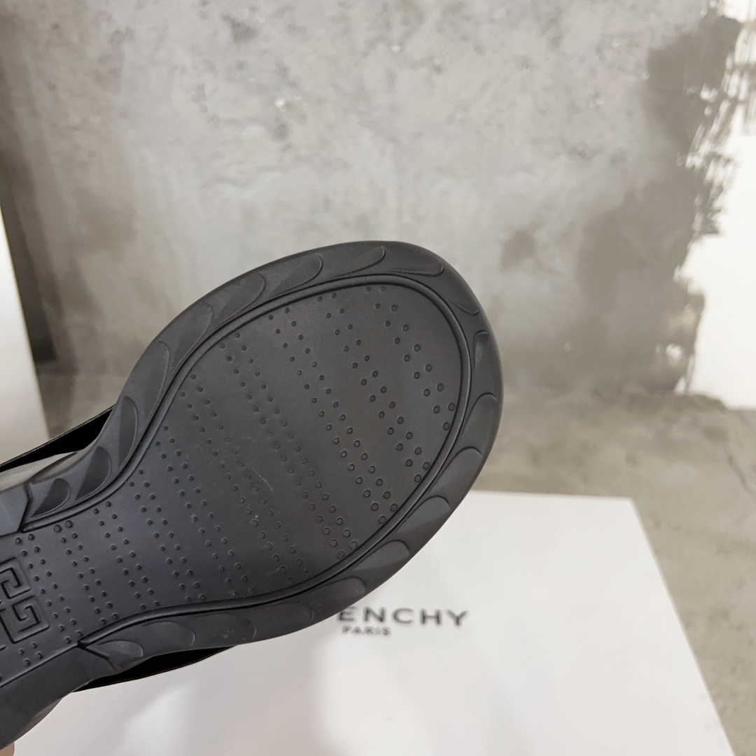 G1uenchy boots(eu35-41)