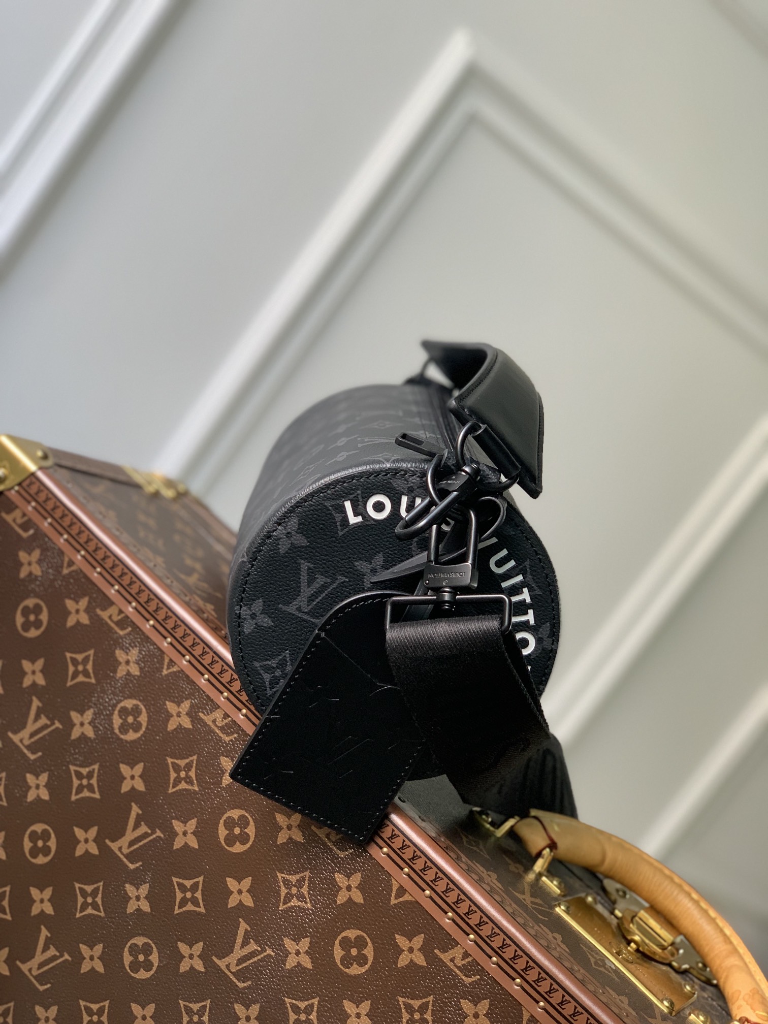 l0*is V*t0n soft polochon bag m46692-27x 15x 15cm