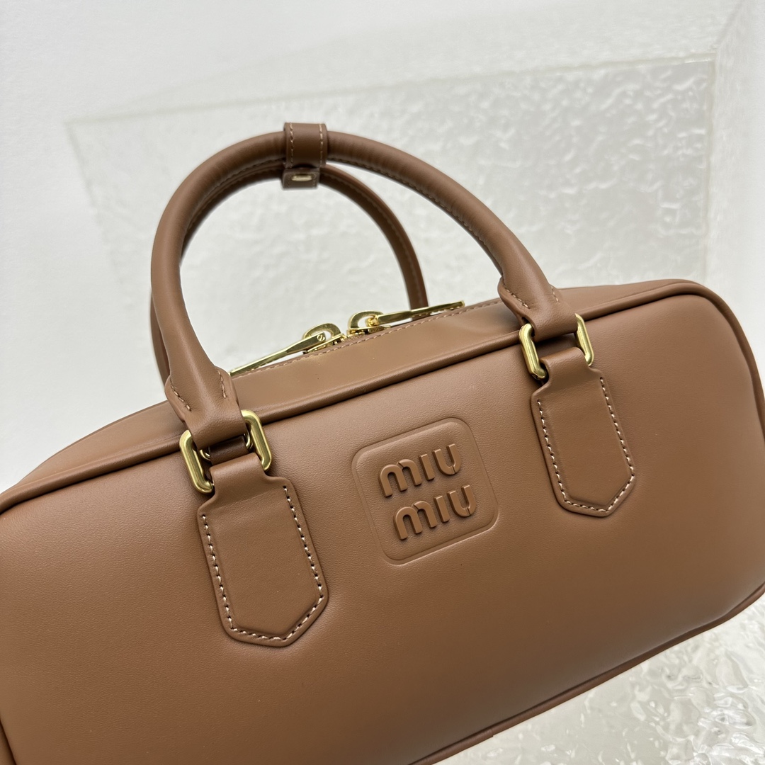 M*um*u ss23 softy padded bag-27*12*9cm