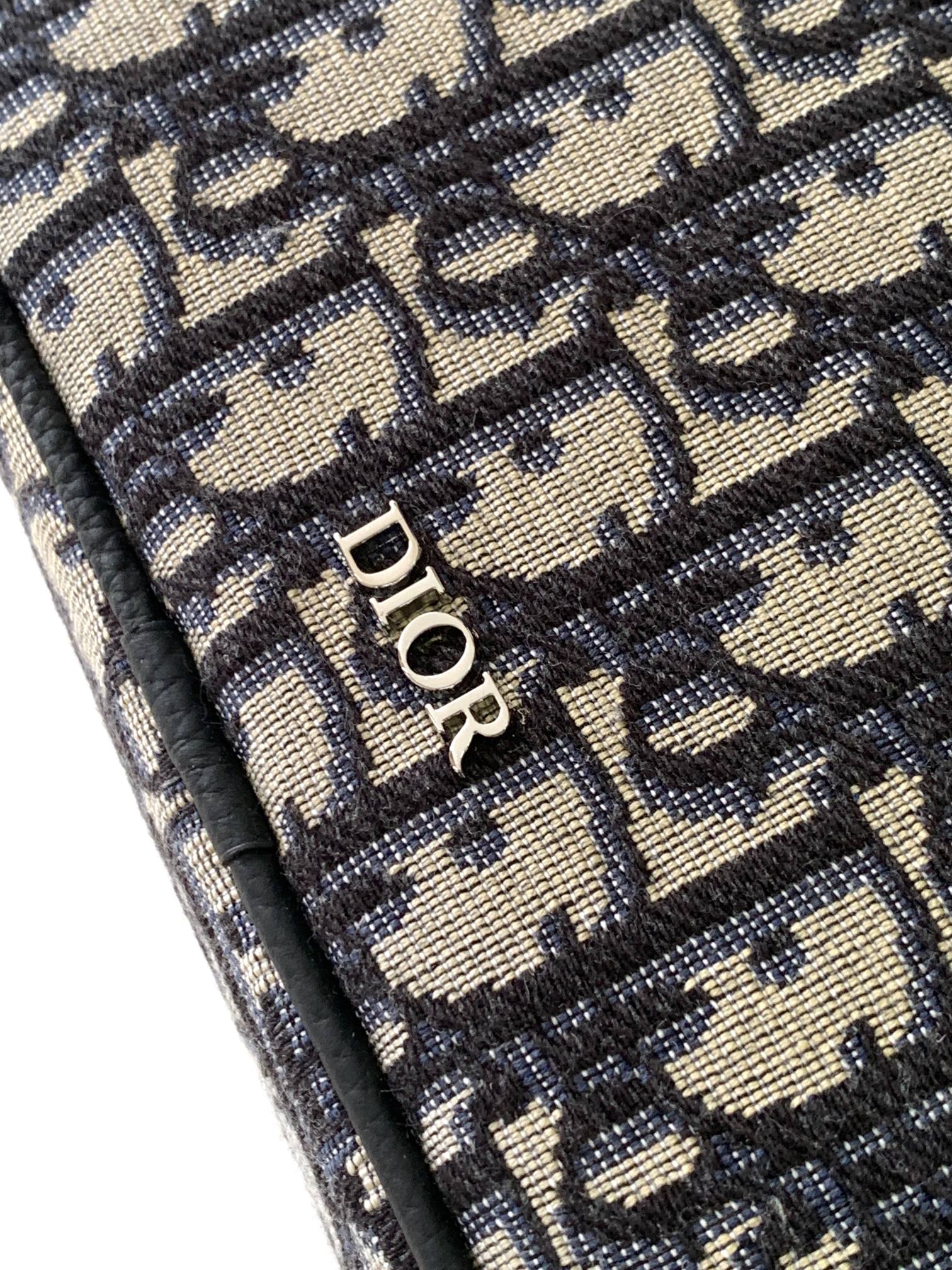 D*or pouch-24 x 15.5 x 5.5cm