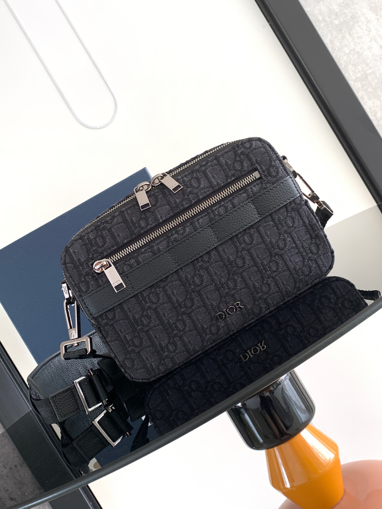 D*or safari messenger bag-22 x 15 x 6cm
