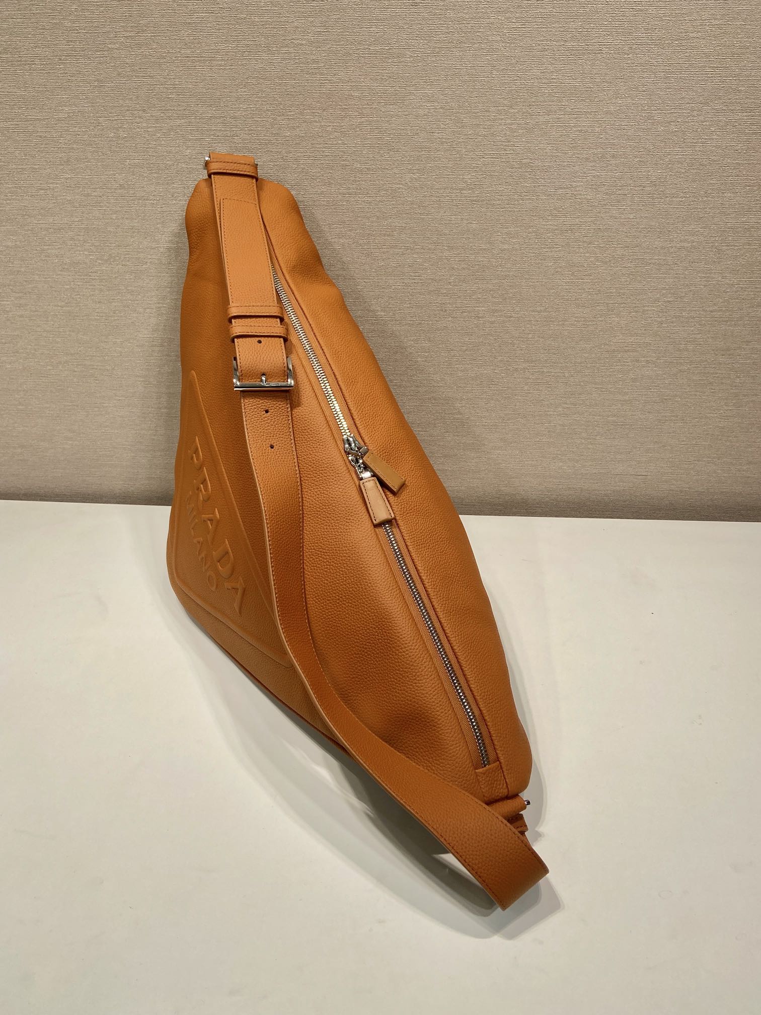 Pra*a 2vy007 triangle bag-22.5*31*28cm