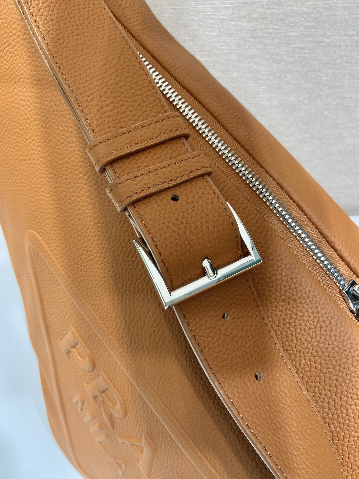 Pra*a 2vy007 triangle bag-22.5*31*28cm