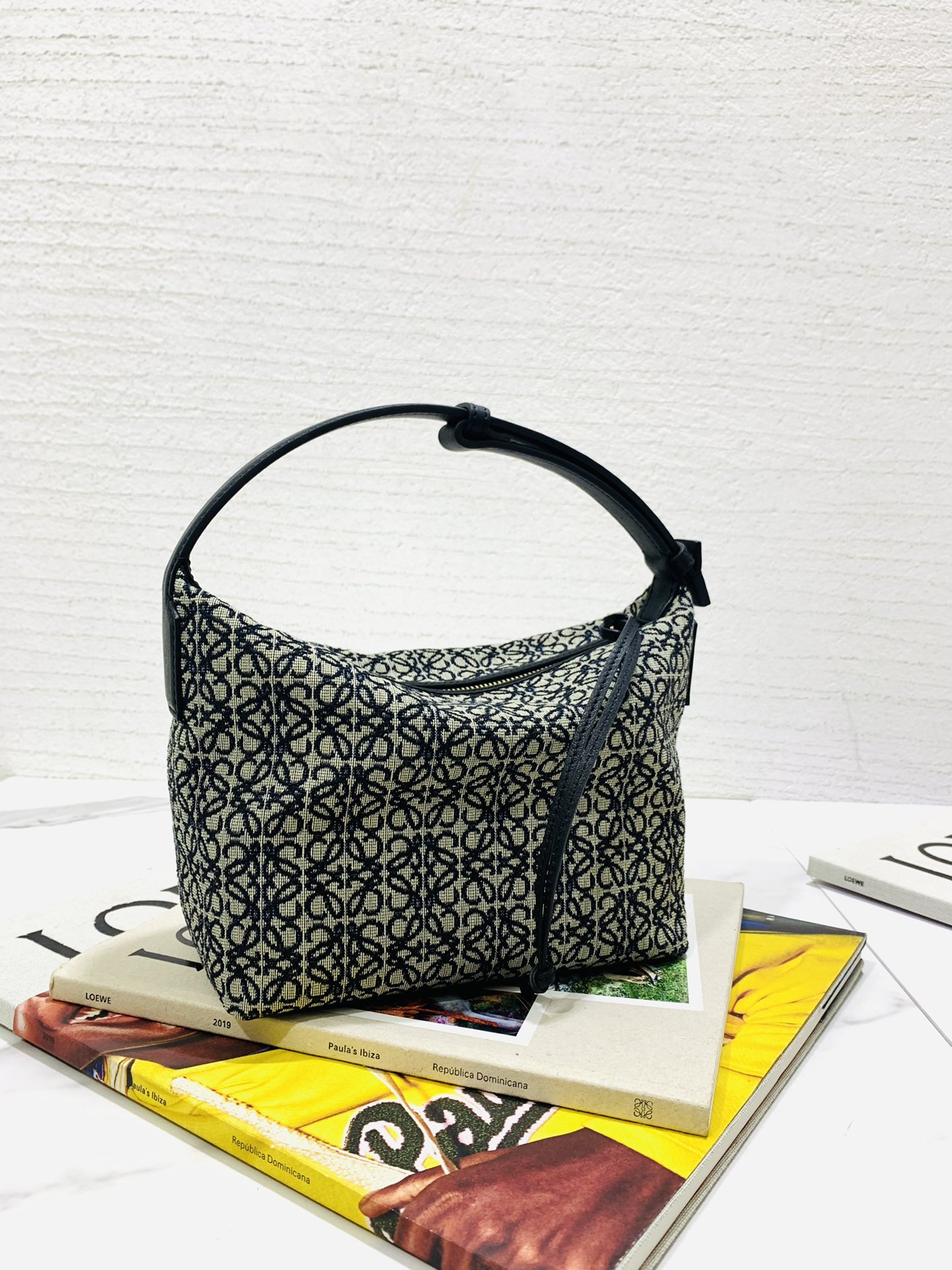 L0ew* cubi bag-20.5×17×12.5cm