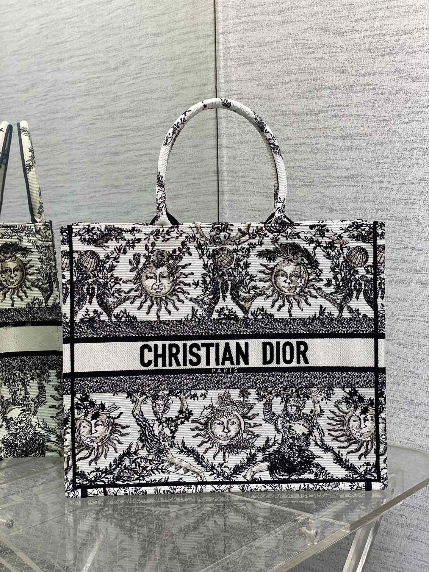 D*or book tote
