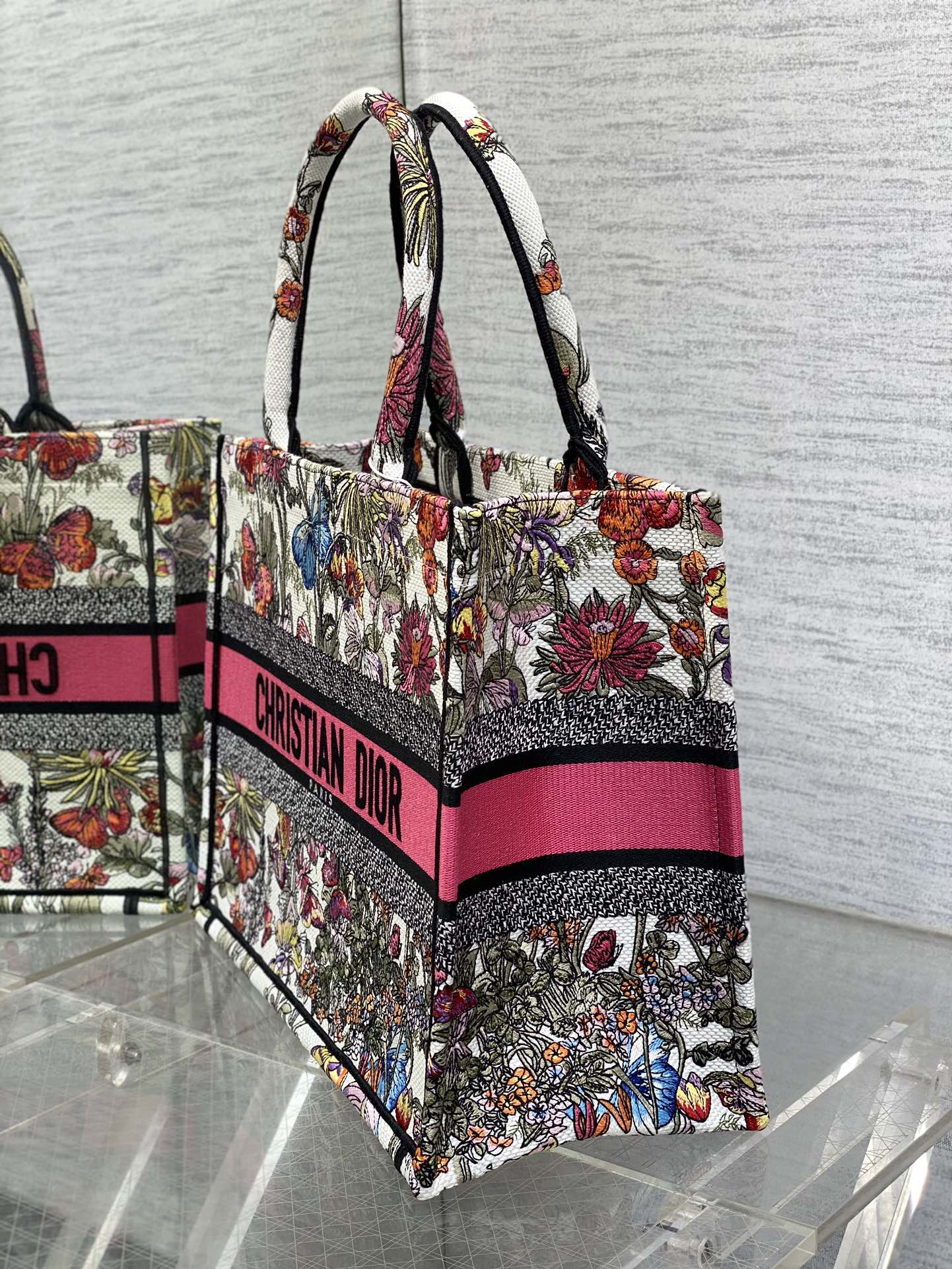D*or book tote