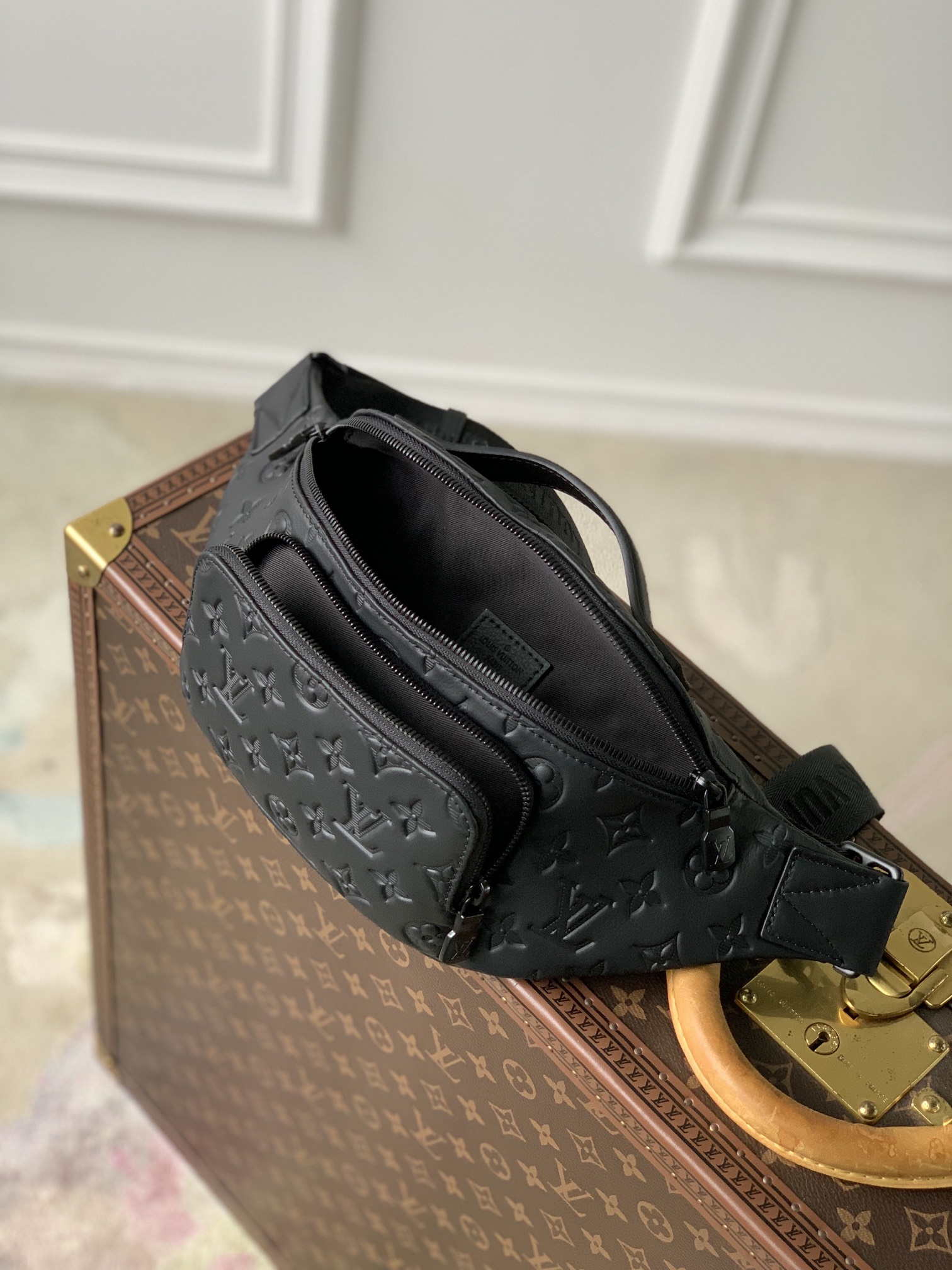 l0*is V*t0n rush waist bag-30 x 15 x 8cm