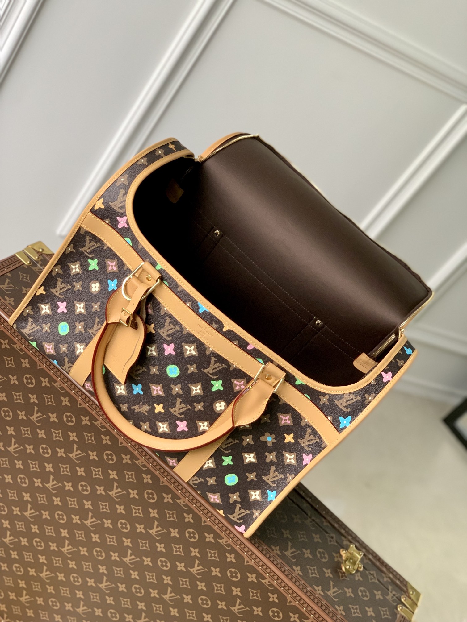 l0*is V*t0n dog carrier -44 x 32 x 23cm