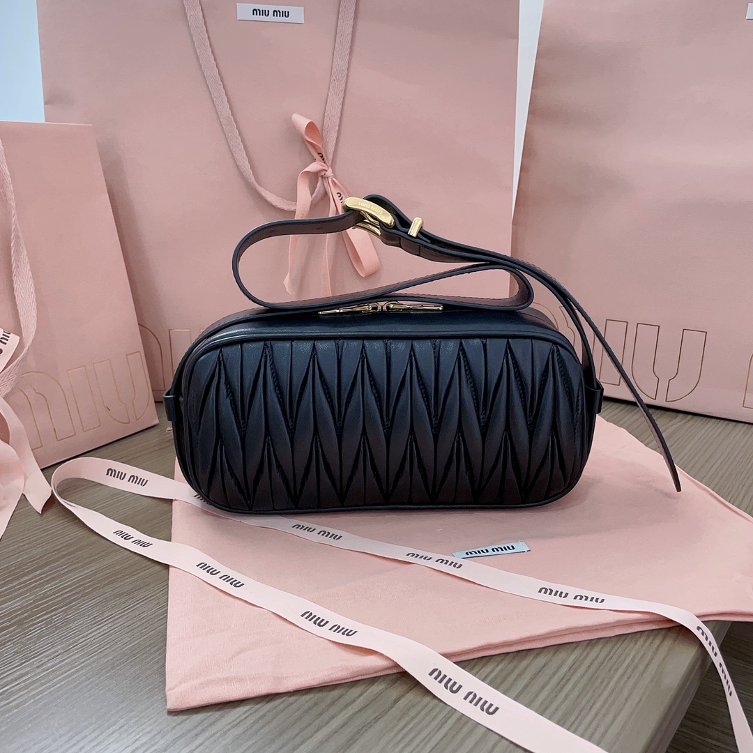 M*um*u matelassé leather shoulder 5bc158 bag-24*11.5*7cm