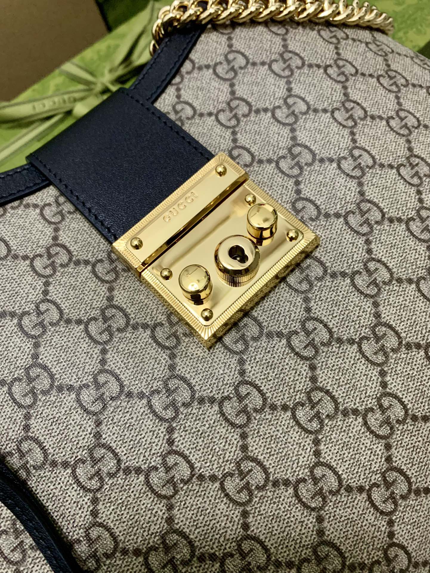 G*u*i padlock bag-32.5x 24x 5.5cm
