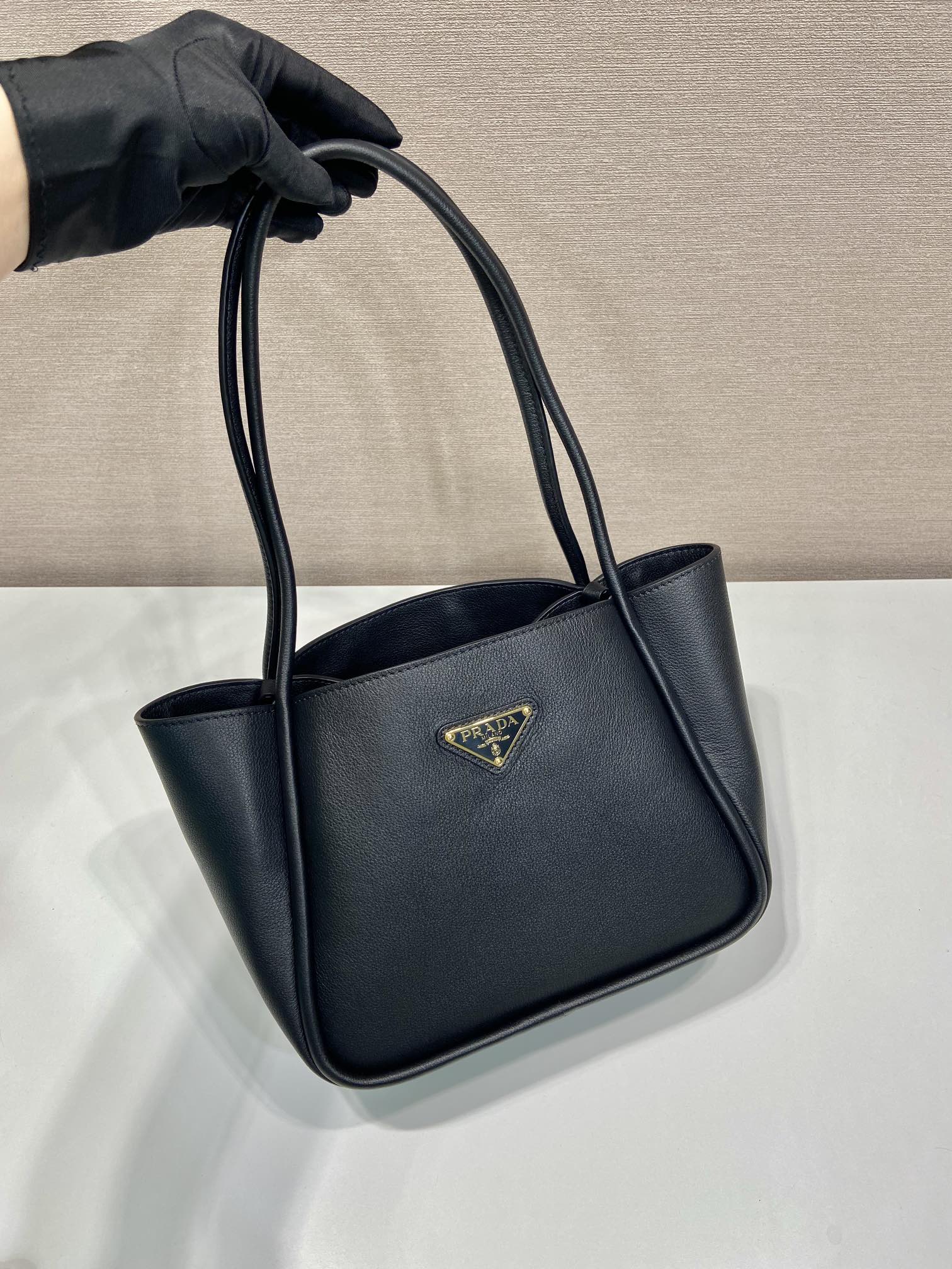 Pra*a women medium leather handbag -1bg539-25*18.5*12.5cm