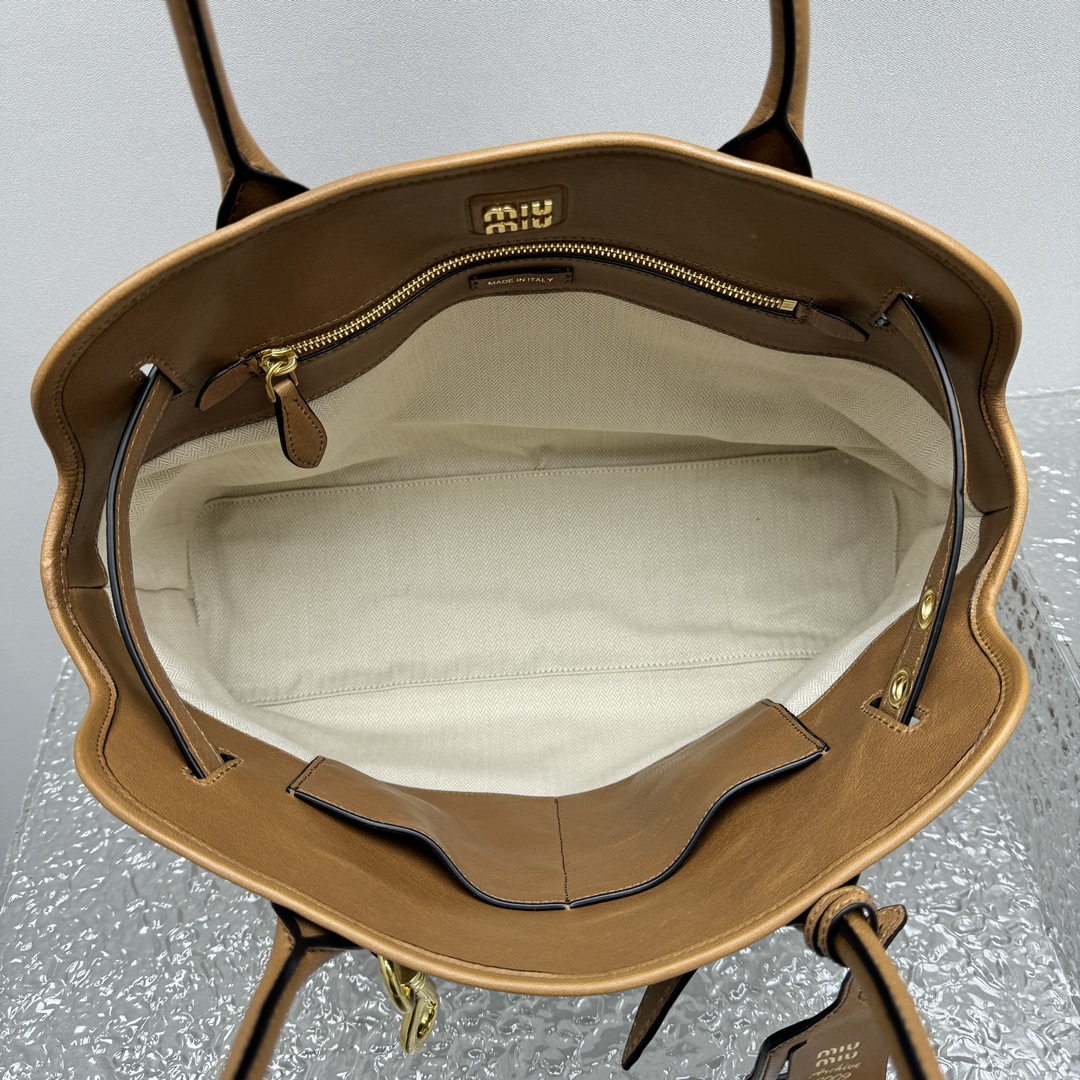 M*um*u aventure nappa tote-31x40x13cm