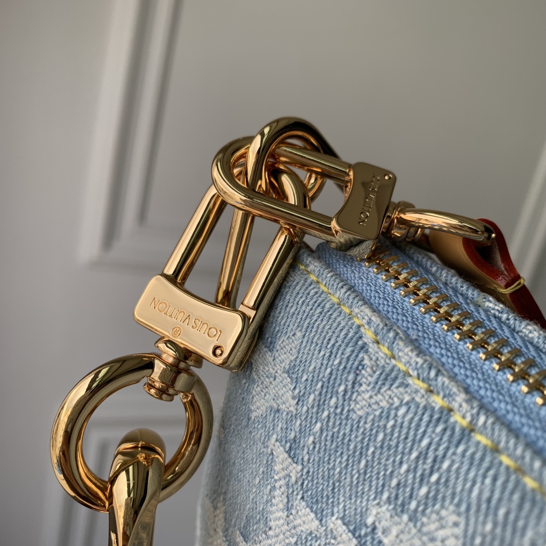 l0*is V*t0n coussin bb bag-21*16*7 cm