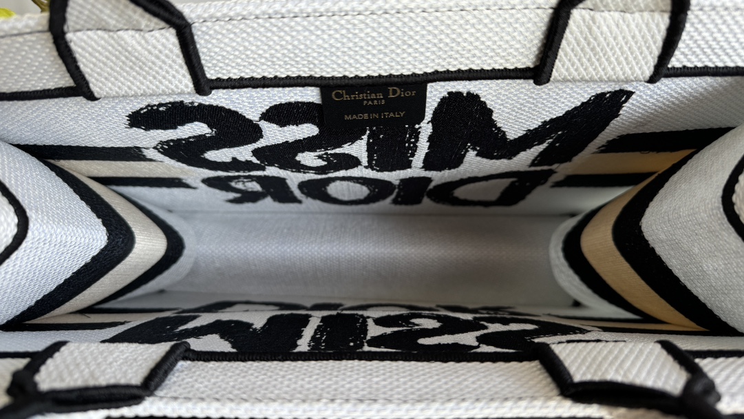 D*or small book tote-36.5cm