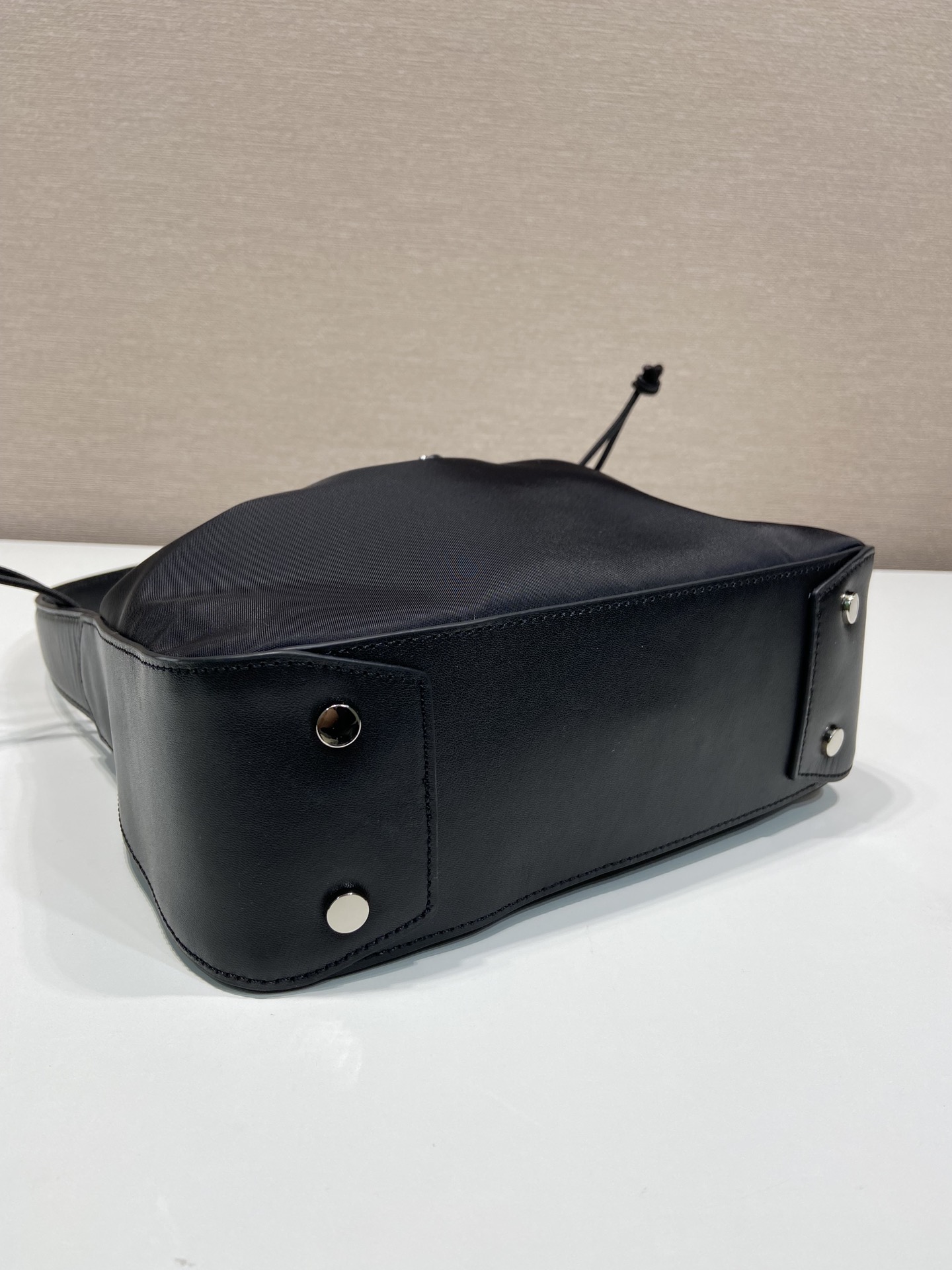 Pra*a 2vz098 hob bag-23*18*8cm