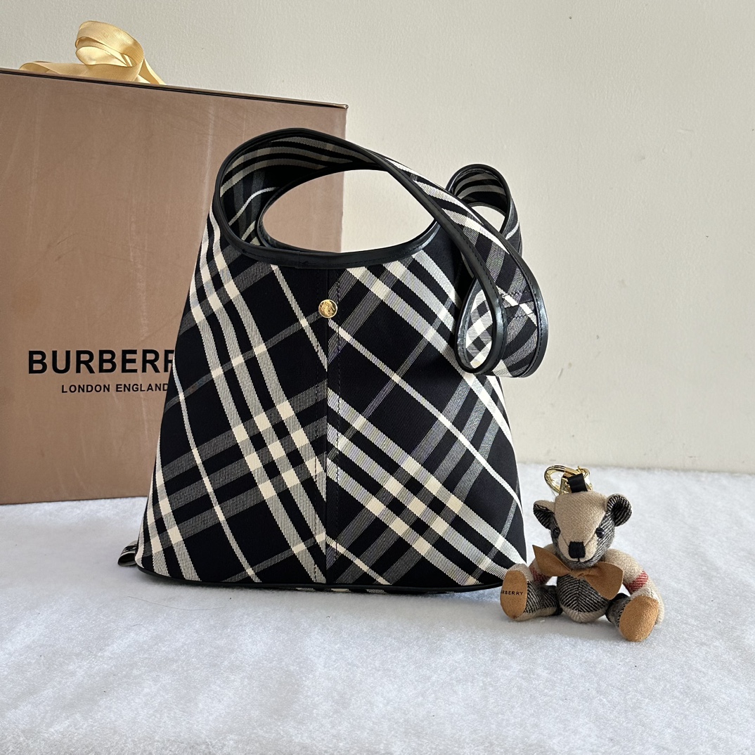 B**rry check shoulder bag-26.5 x 13.5 x 46.5cm