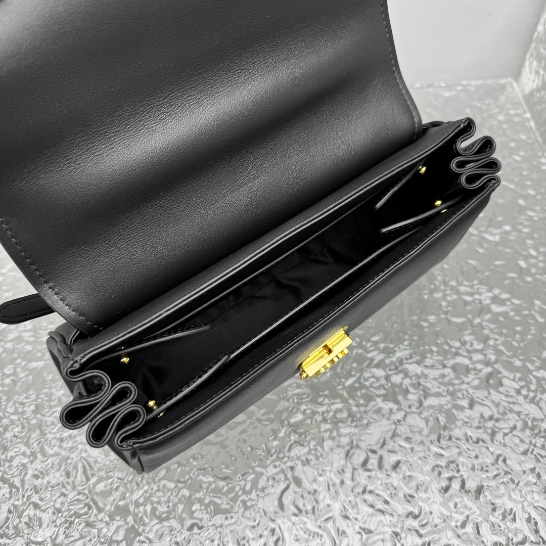 M*um*u leather shoulder bag -25*8*15cm
