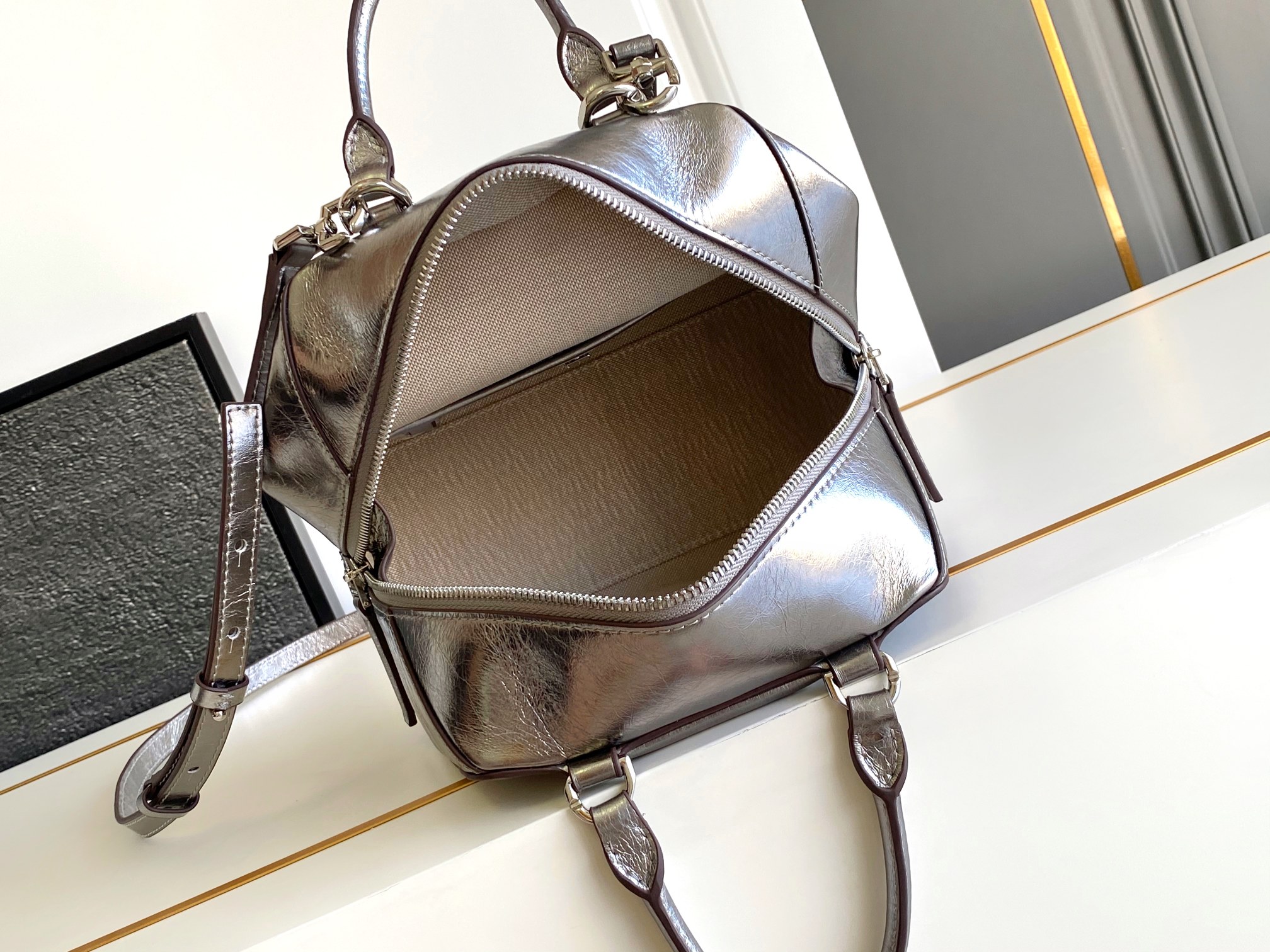 G1uenchy anyigona cube tote-13*19*22cm