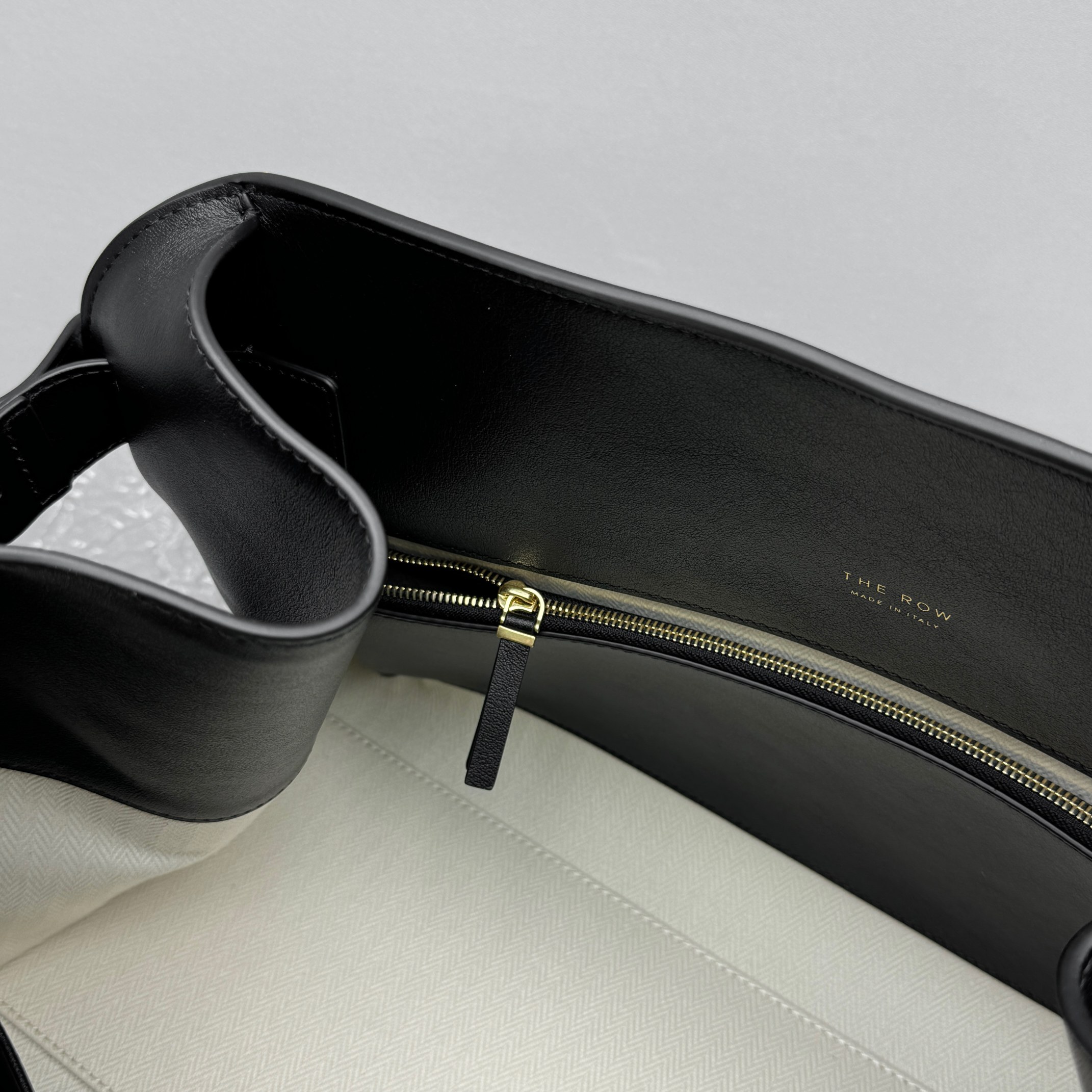 T*e R0w margaux eq clutch-43*20*24cm