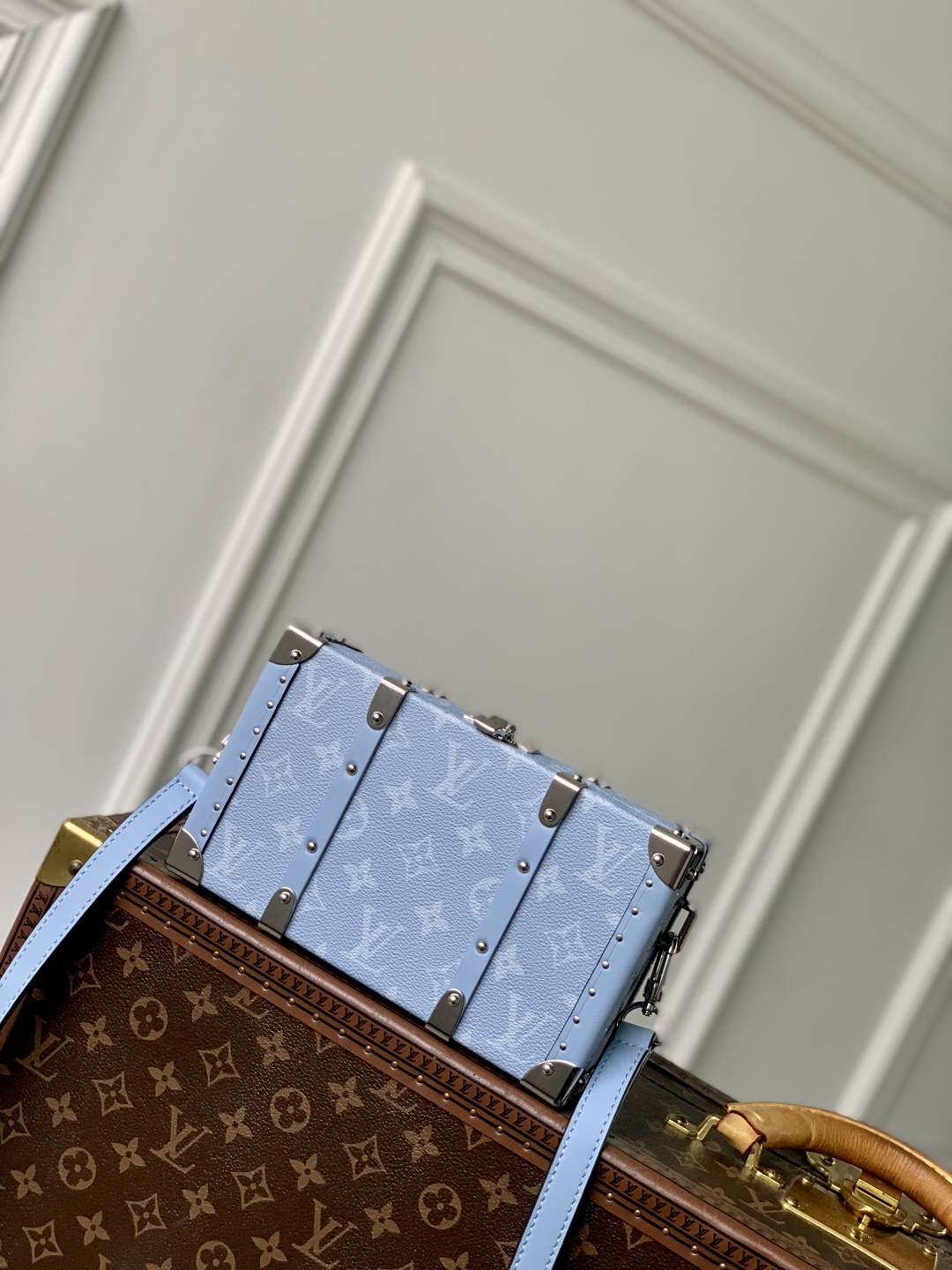 l0vis Vvtt0n wallet trunk taigarama -12.3 x 6 x 21.5cm