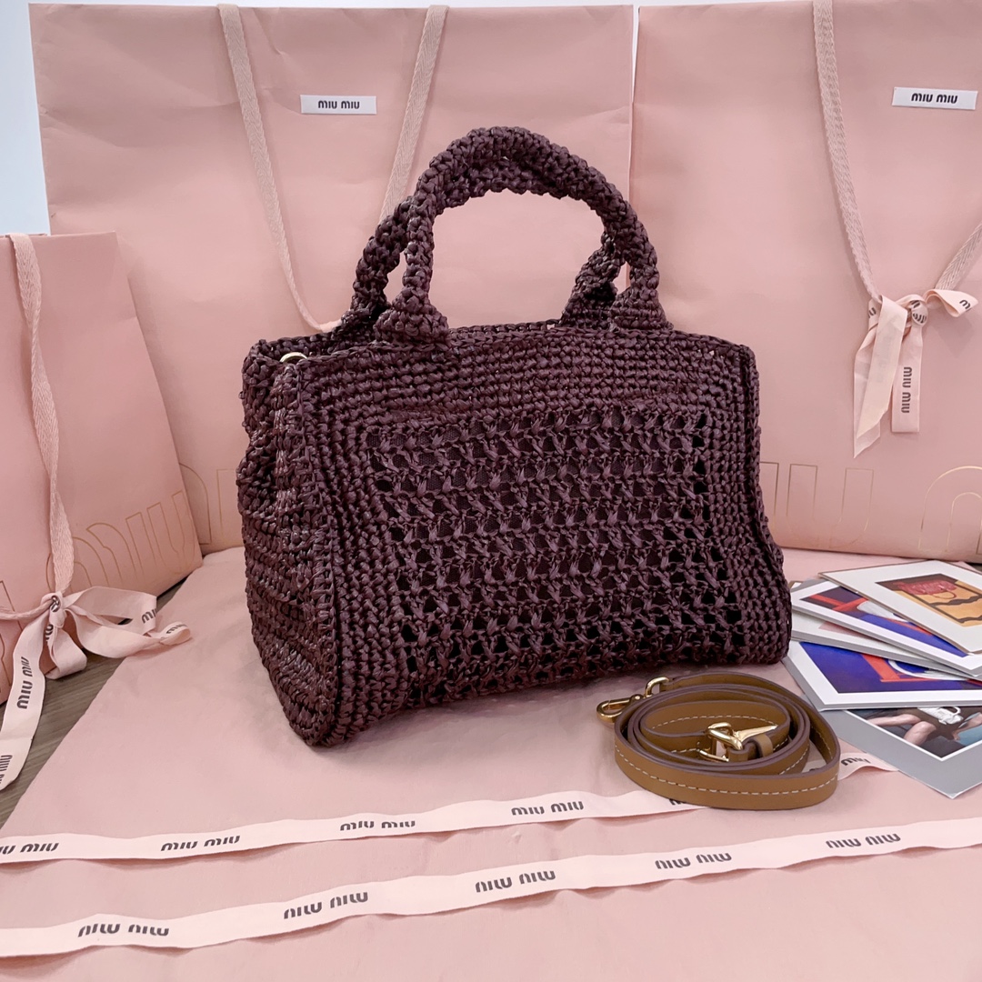 M1um1u tote bag