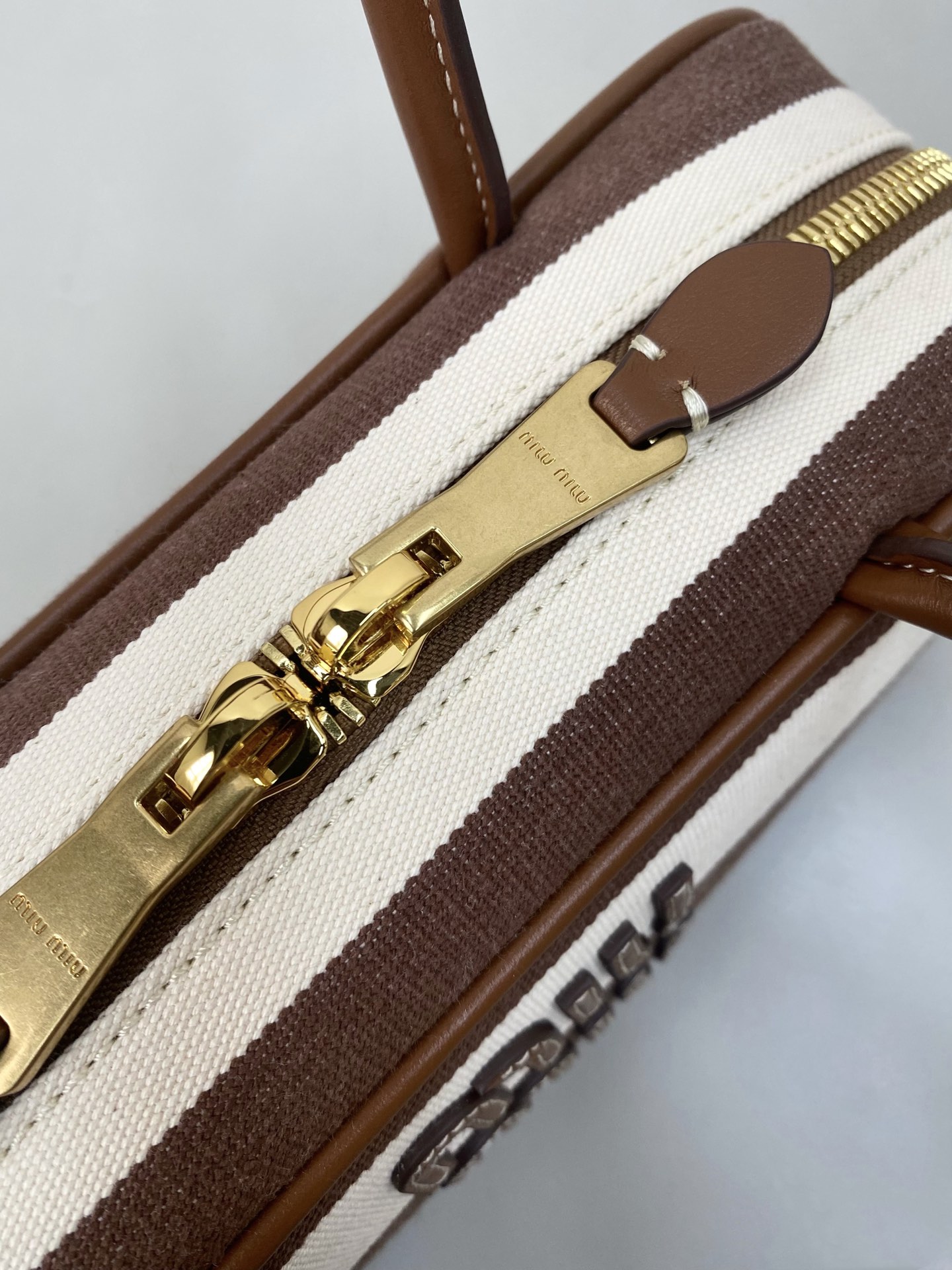 M1um1u beau top-handle tratan bag -27×12×9cm