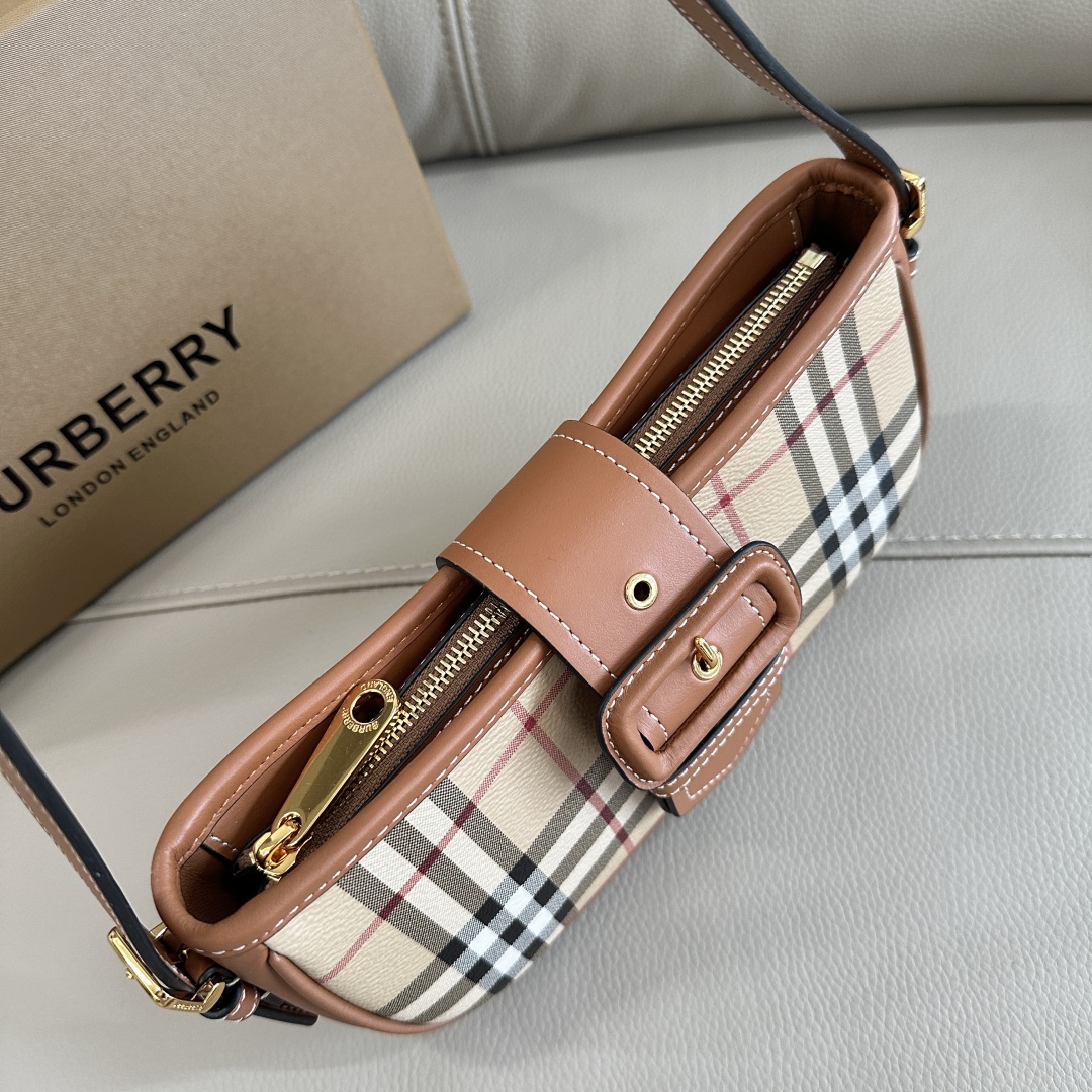 Bv*b*rry vintage bag-26 x 6 x 12cm