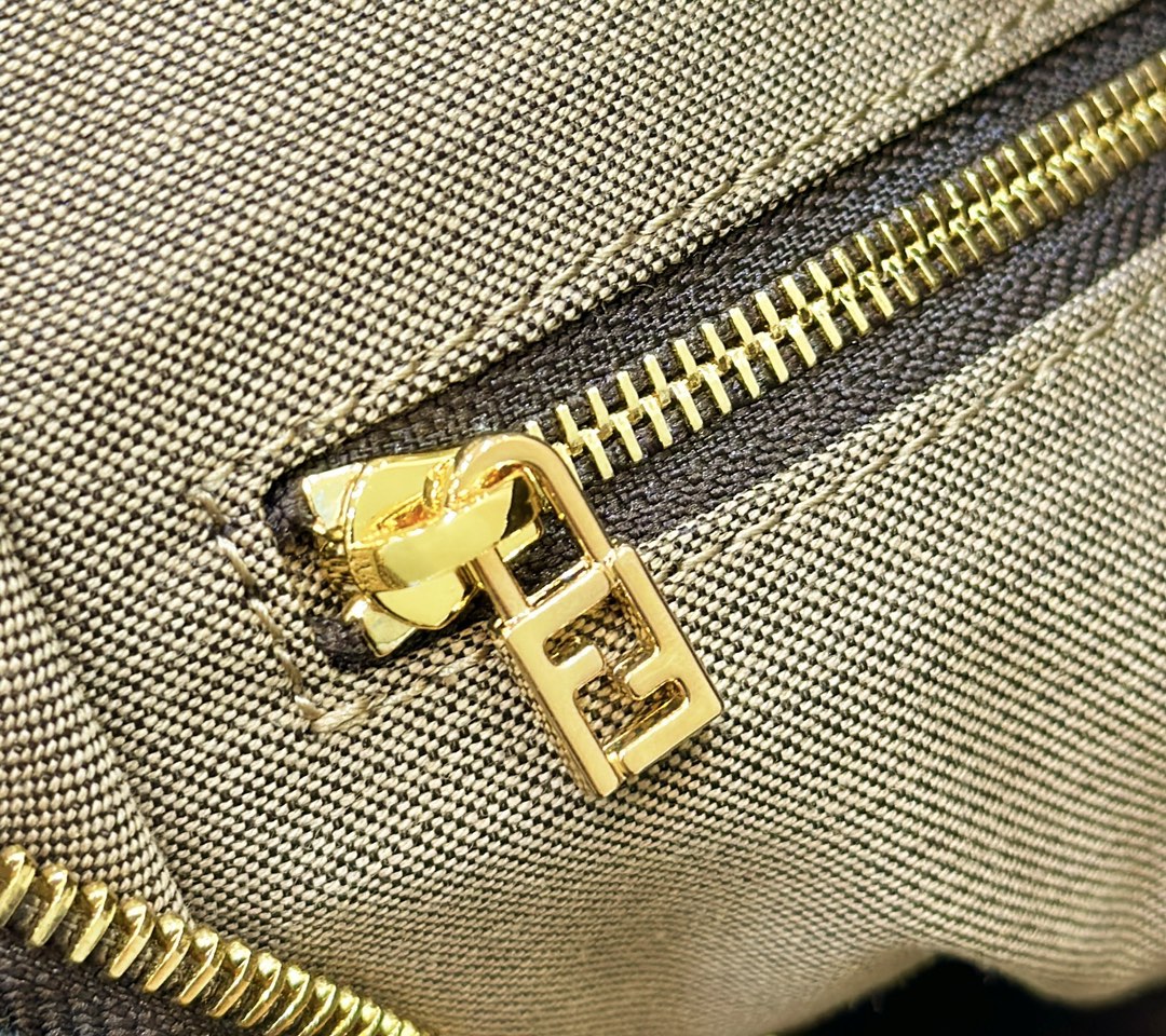 F**di vinatge bag-26x15x19cm
