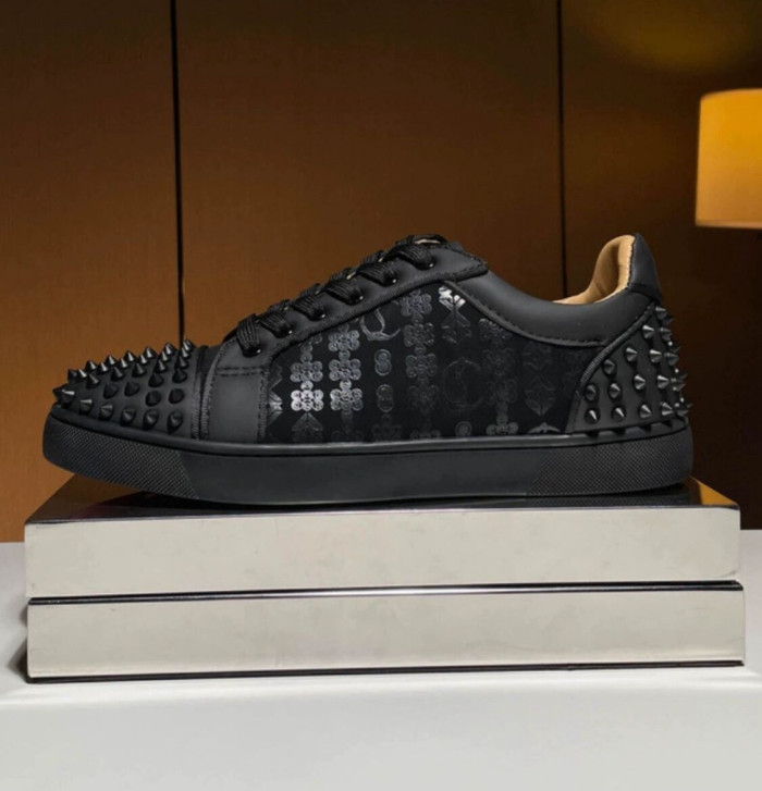 Chr1st1an louboutin l0vis junior spikes